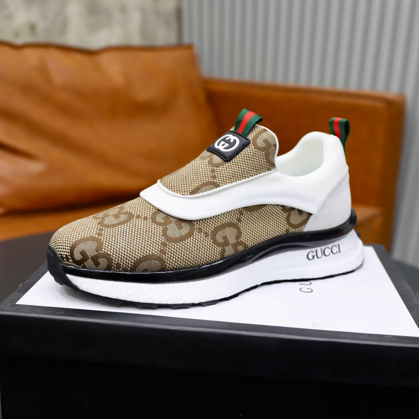 Ex-factory price: 462💰🙅‍♂️🙅‍♂️🙅‍♂️ Brand: Gucci GuCCI Standard code: 38-44 (45 customized) Grade: Same as the official website Material: Original leather stitching brand cloth Comfortable and breathable lining Lightweight and wear-resistant sports outsole Style category: Men's fashionable casual shoes Running sneakers Distinguished luxury brand elements Top luxury Color: actual picture color